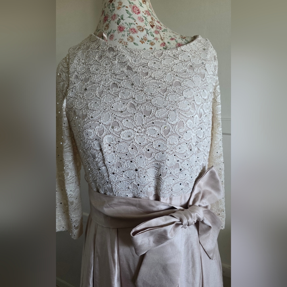 Elegant Lace Top and Satin Skirt Dress Size 14 - Picture 2 of 11